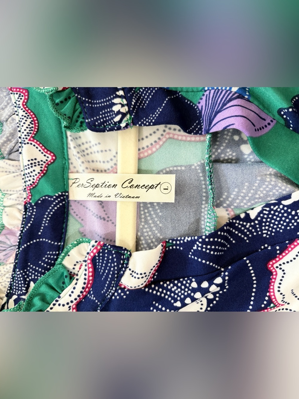 WORN ONCE SZ L PerSeption Concept Teal Floral V-Neck top with Navy & White - Picture 3 of 6